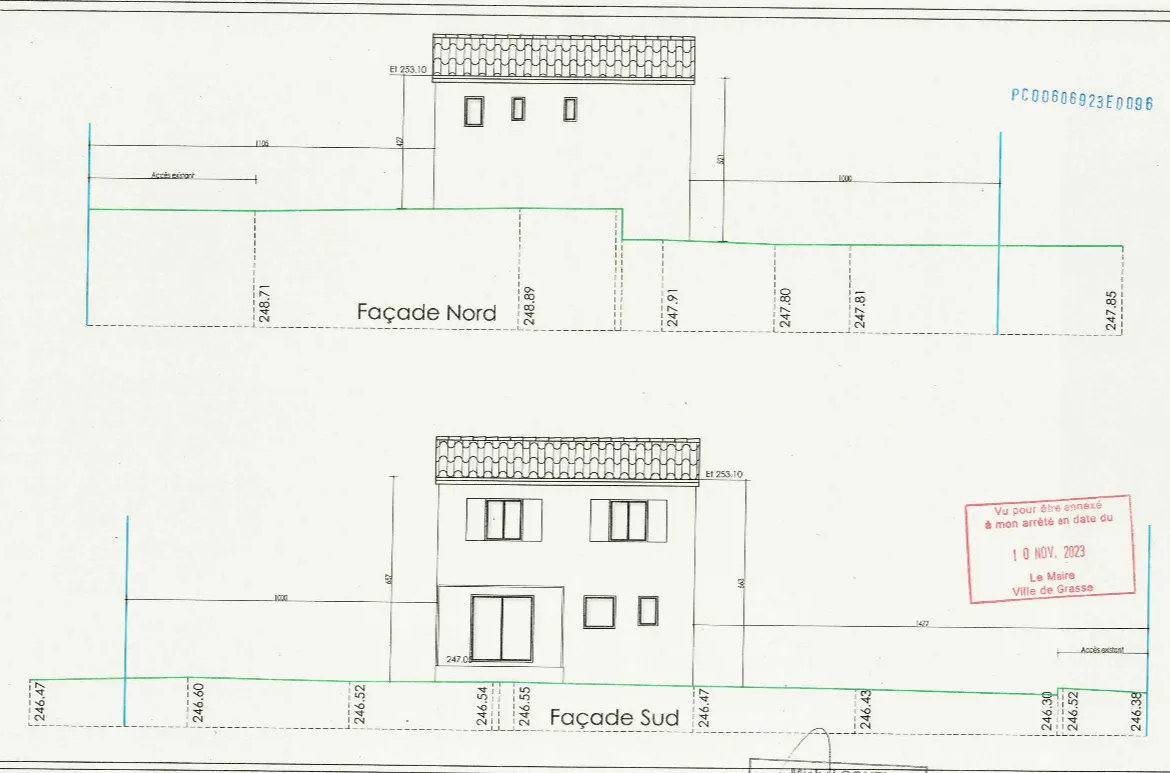 Terrain constructible à Grasse de 1695 m² avec permis de construire 