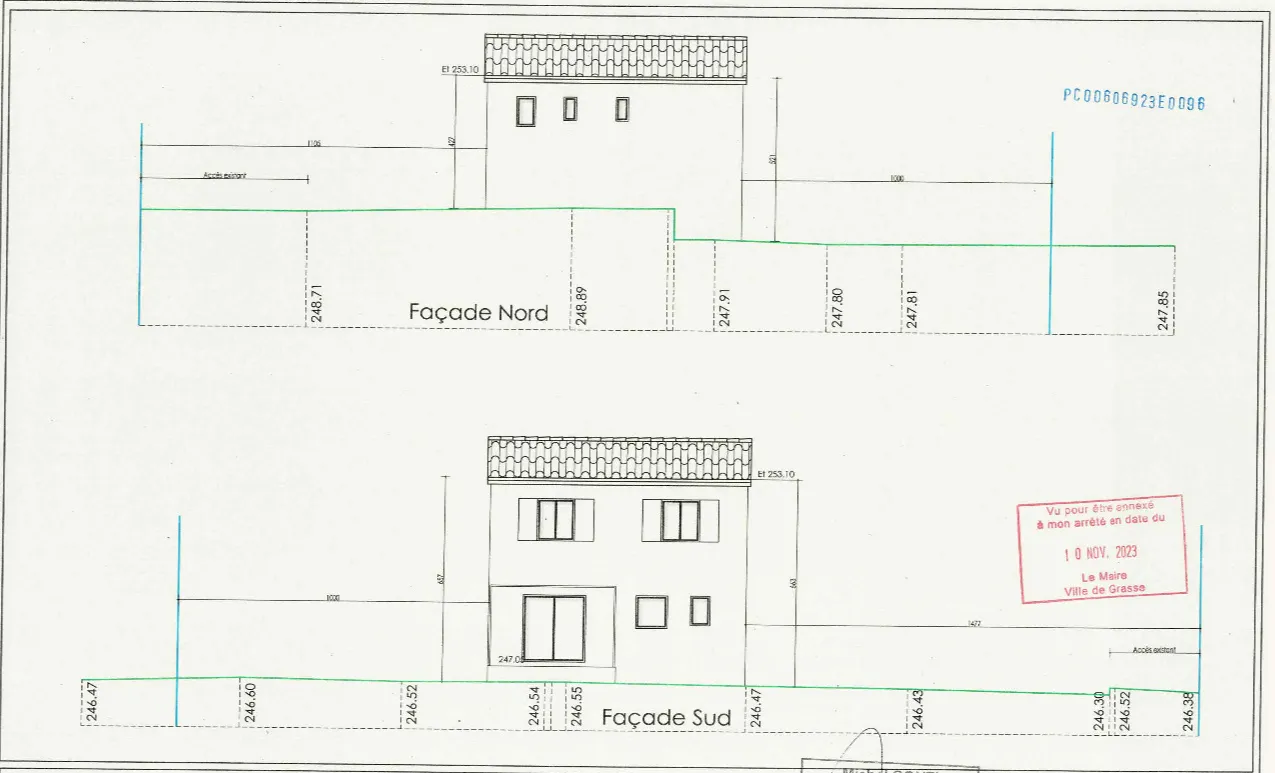 Terrain constructible à Grasse de 1695 m² avec permis de construire 