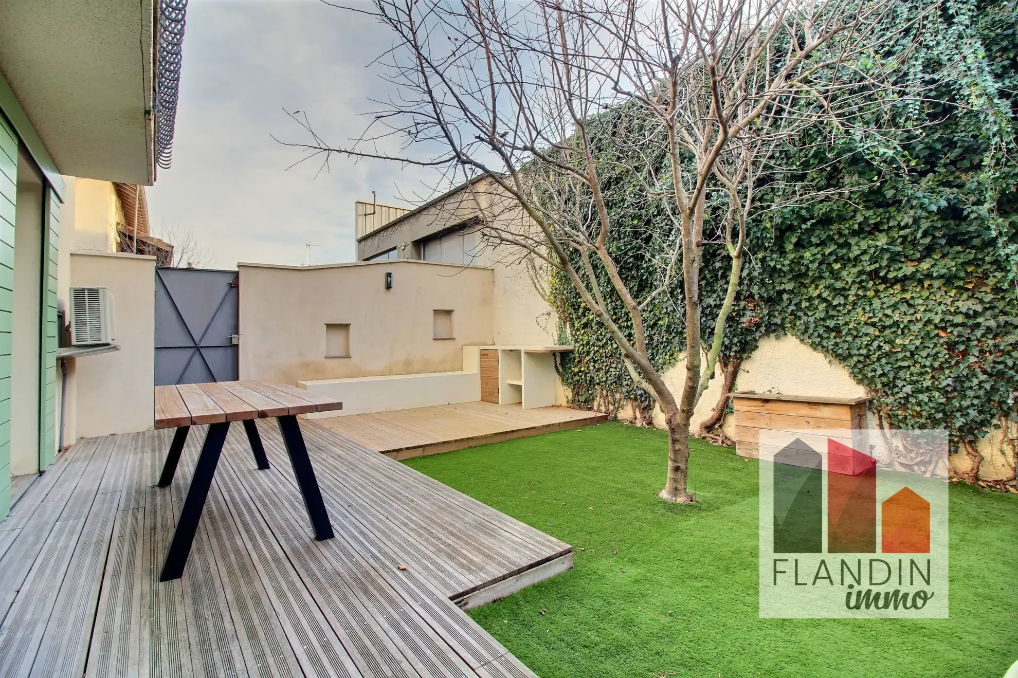 Superbe Appartement avec Jardin et Terrasse en Centre-Ville à Vernaison 