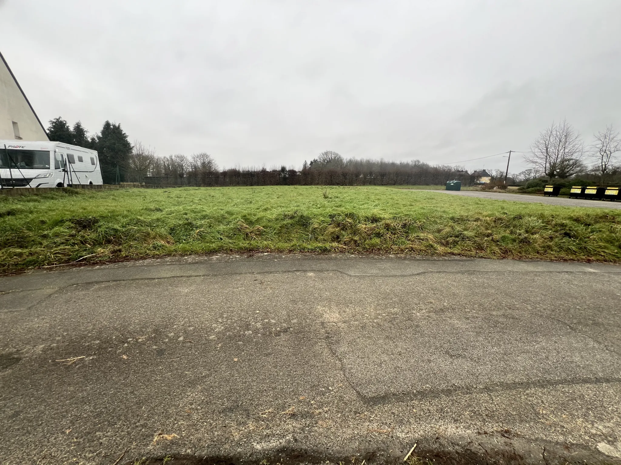 Terrain constructible viabilisé de 1012 m² à Lignol à vendre 