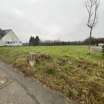 Terrain constructible viabilisé de 1012 m² à Lignol à vendre