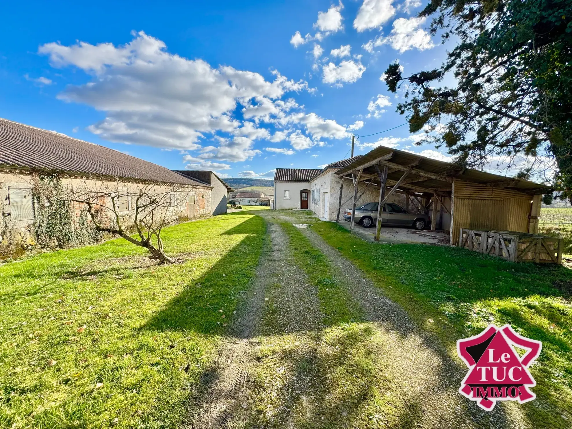 Maison en pierre avec extension moderne et terrain à Dausse 