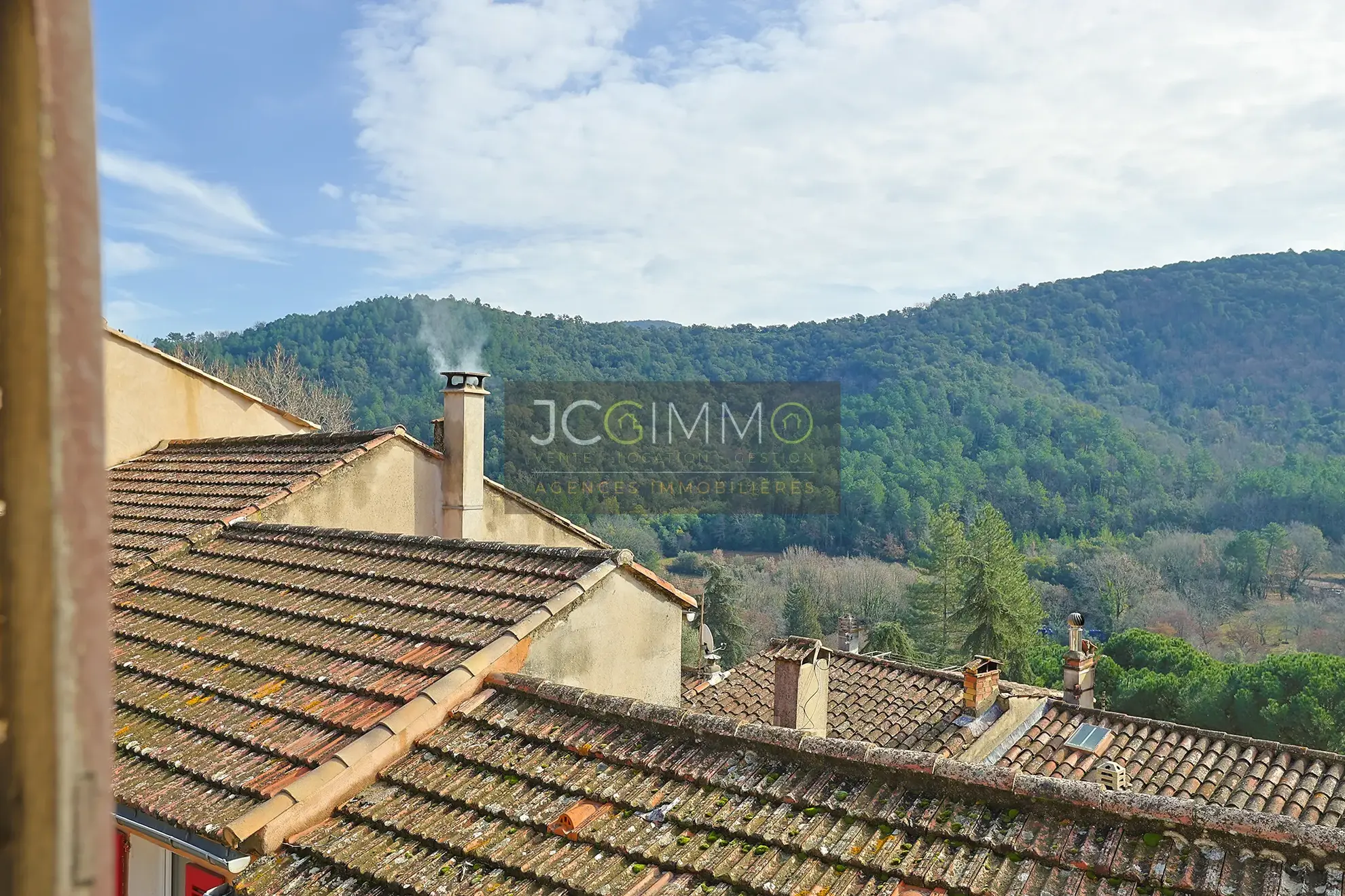 Appartement à rénover avec cave aux Mayons 