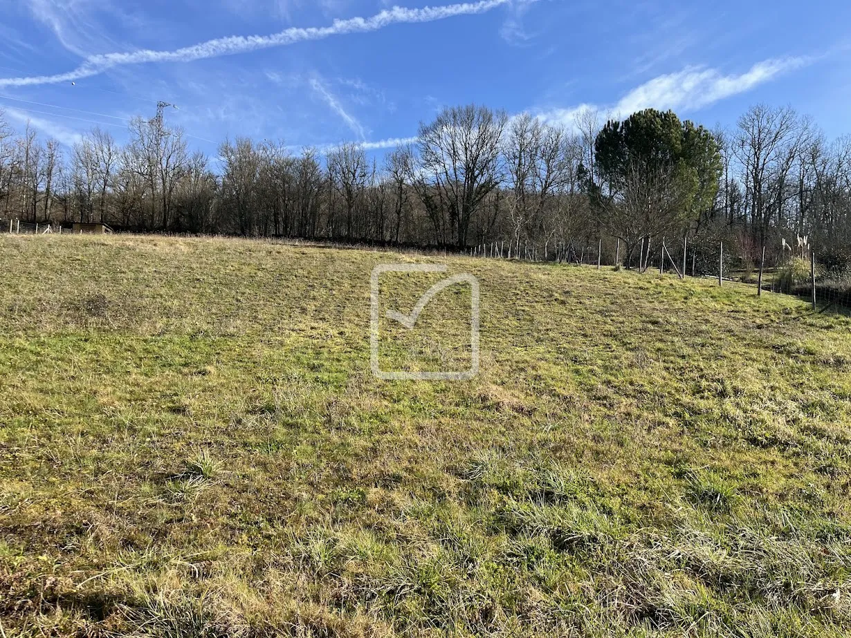 Terrain constructible à vendre à Saint Cernin de Larche 