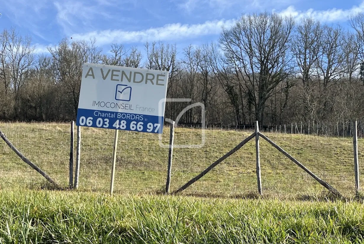 Terrain constructible à vendre à Saint Cernin de Larche 