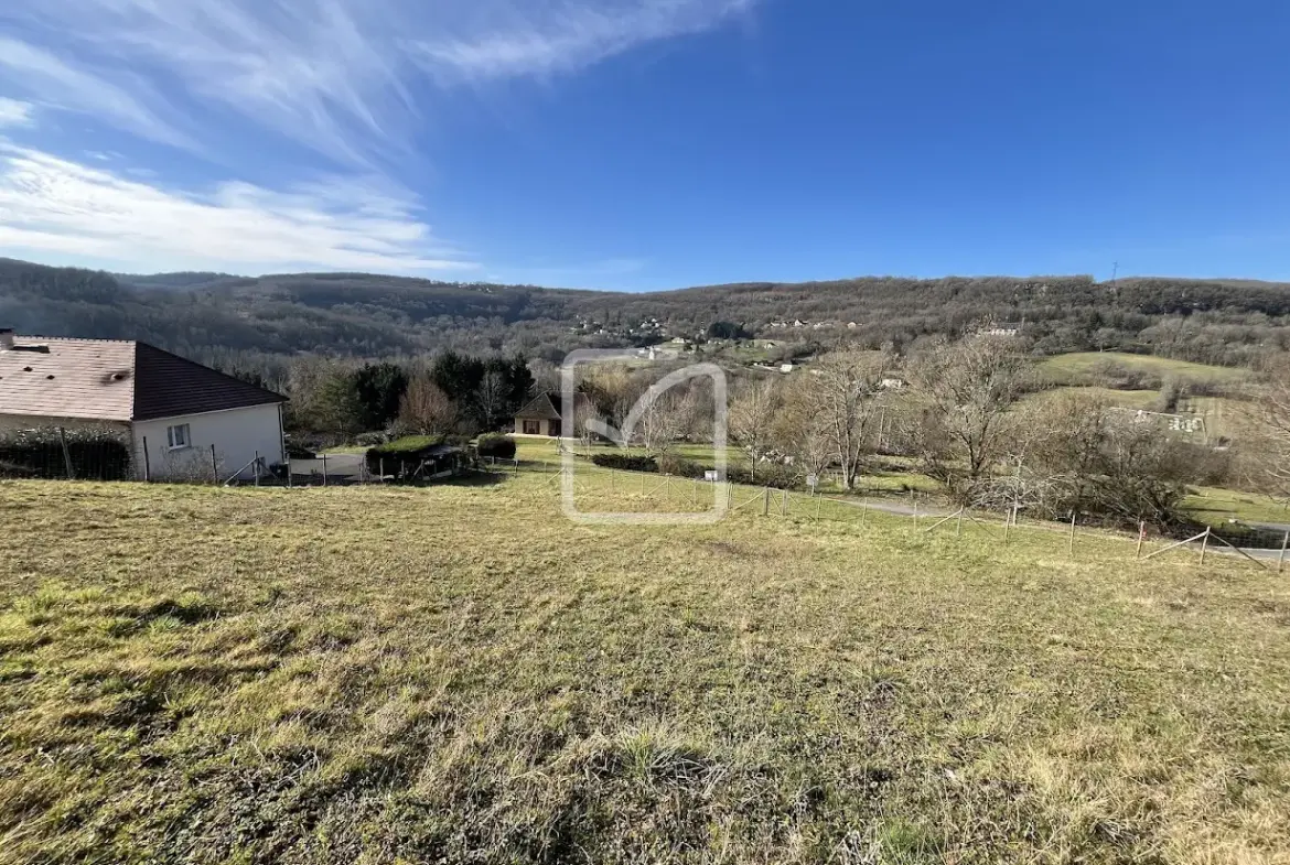 Terrain constructible à vendre à Saint Cernin de Larche 