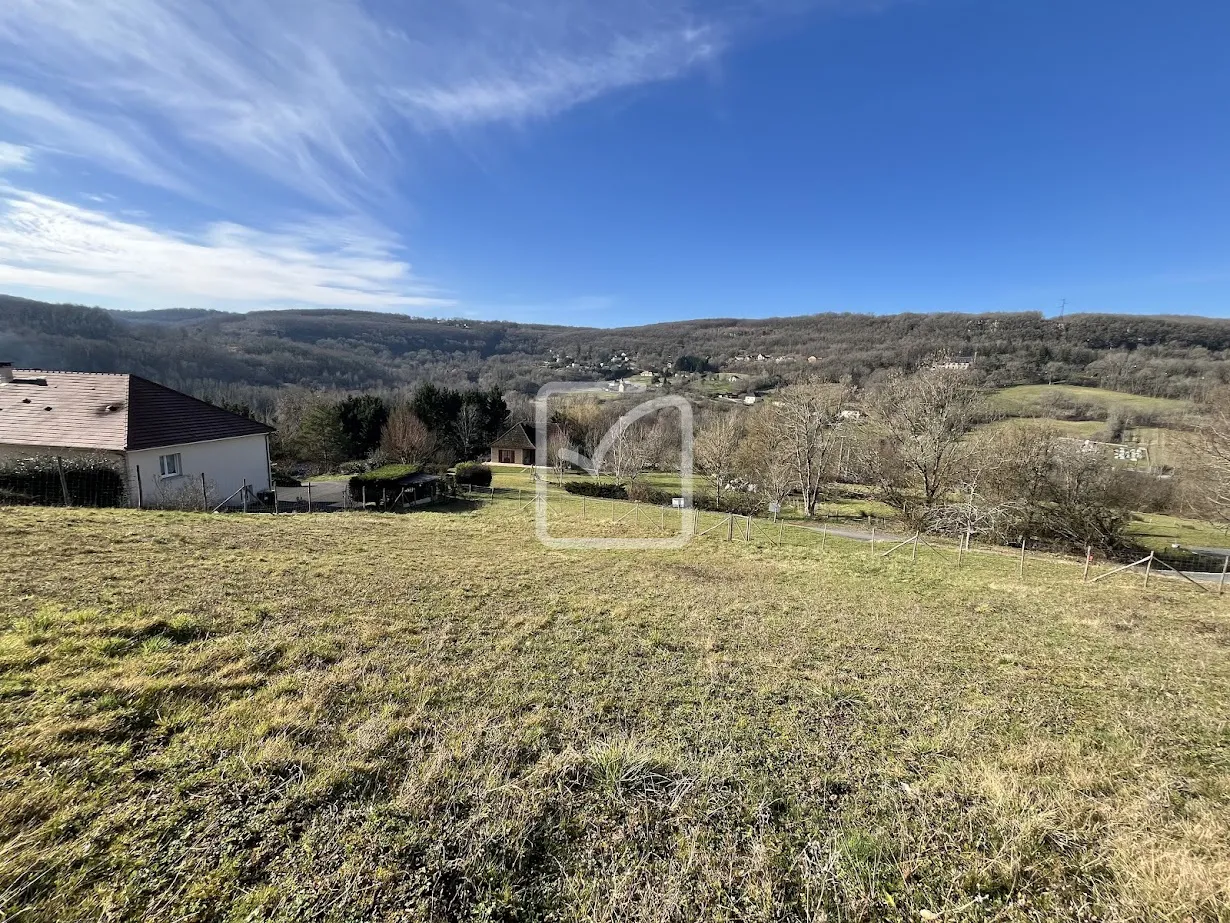 Terrain constructible à vendre à Saint Cernin de Larche 