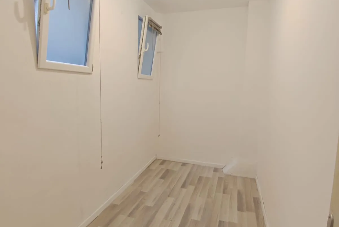 À vendre : Appartement 2 pièces de 55,74 m² avec cour à Béziers 