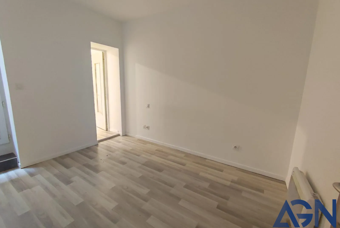 À vendre : Appartement 2 pièces de 55,74 m² avec cour à Béziers 