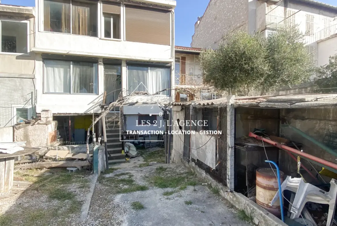 Belle Maison de Ville de 140 m² à Marseille avec Jardin et Garage 