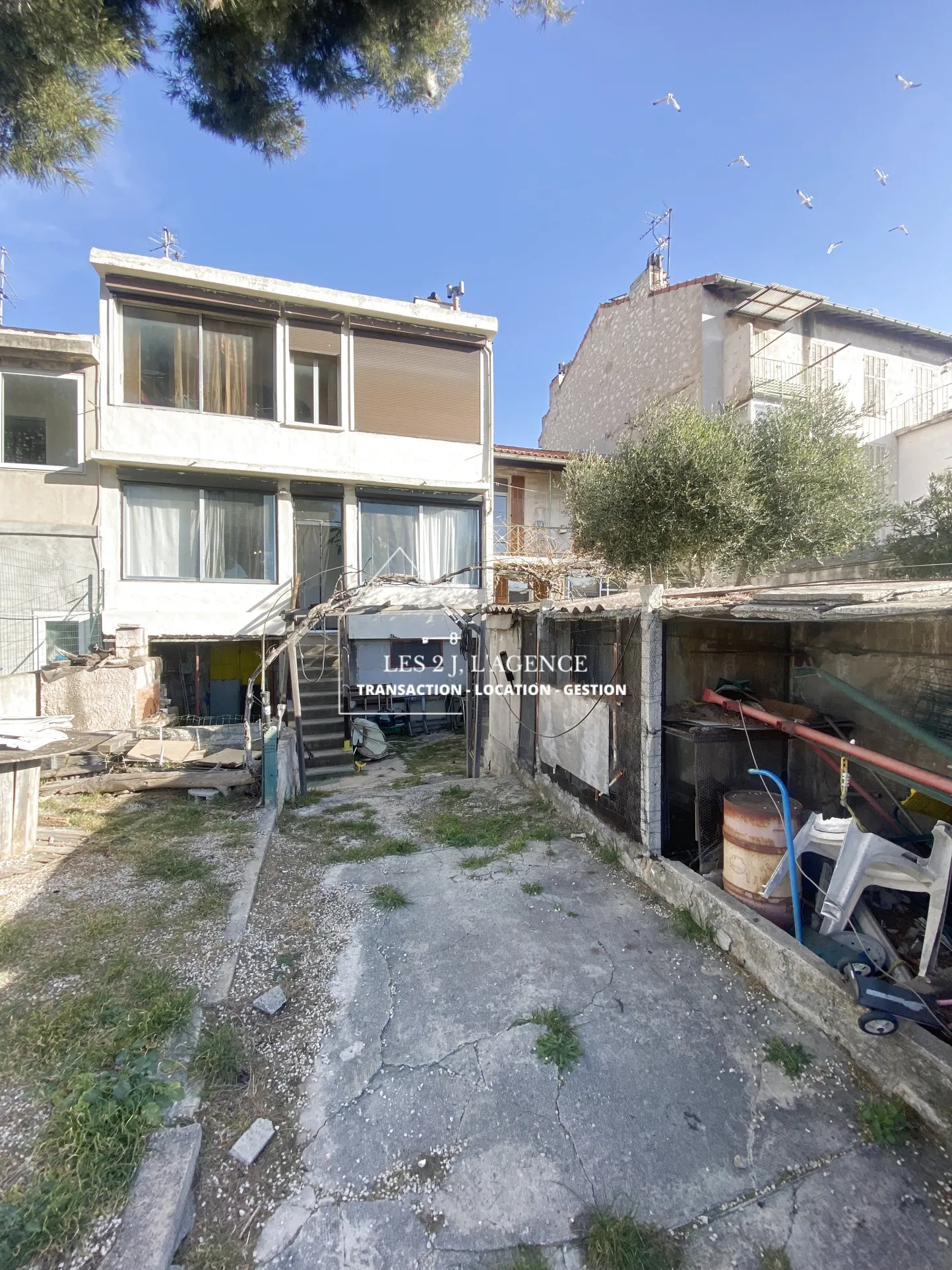 Belle Maison de Ville de 140 m² à Marseille avec Jardin et Garage 