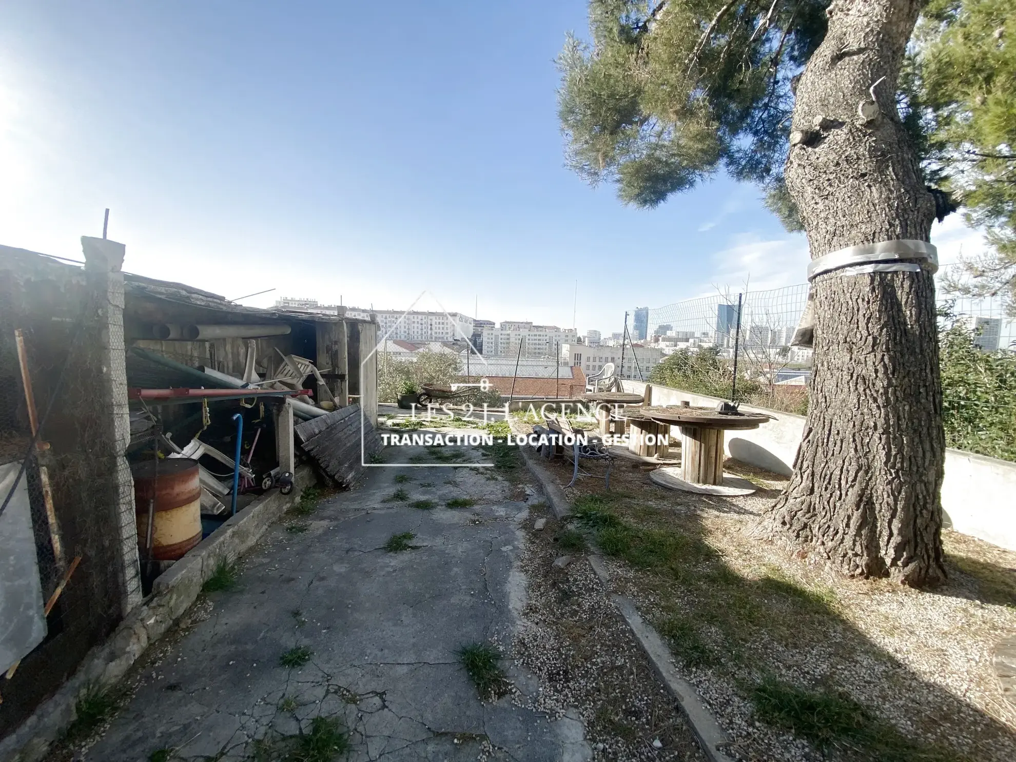 Belle Maison de Ville de 140 m² à Marseille avec Jardin et Garage 