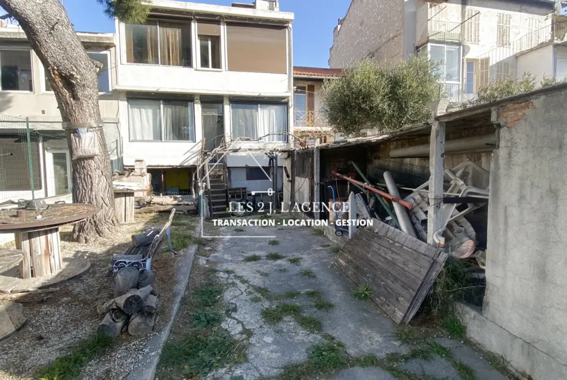 Belle Maison de Ville de 140 m² à Marseille avec Jardin et Garage 