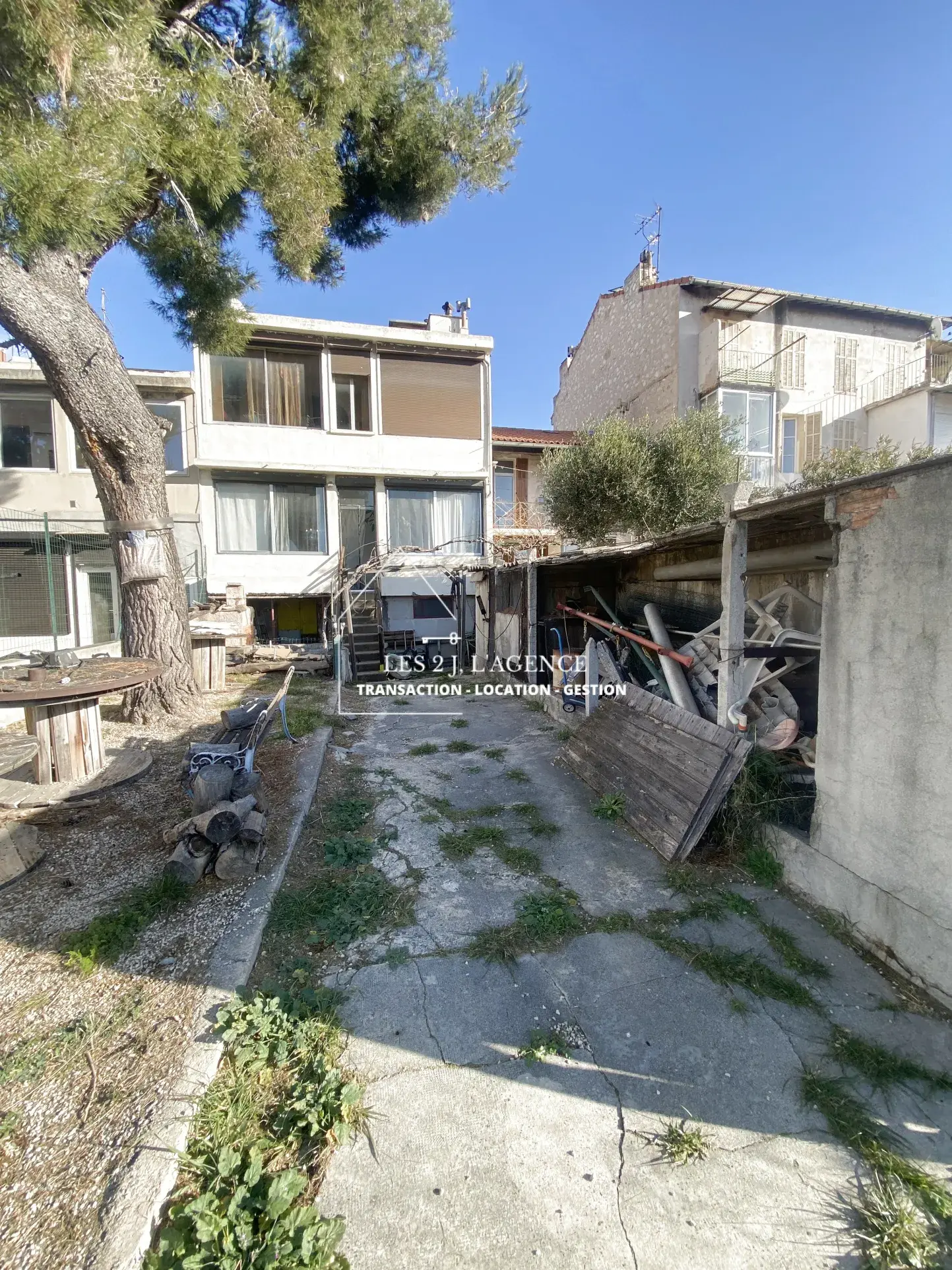 Belle Maison de Ville de 140 m² à Marseille avec Jardin et Garage 