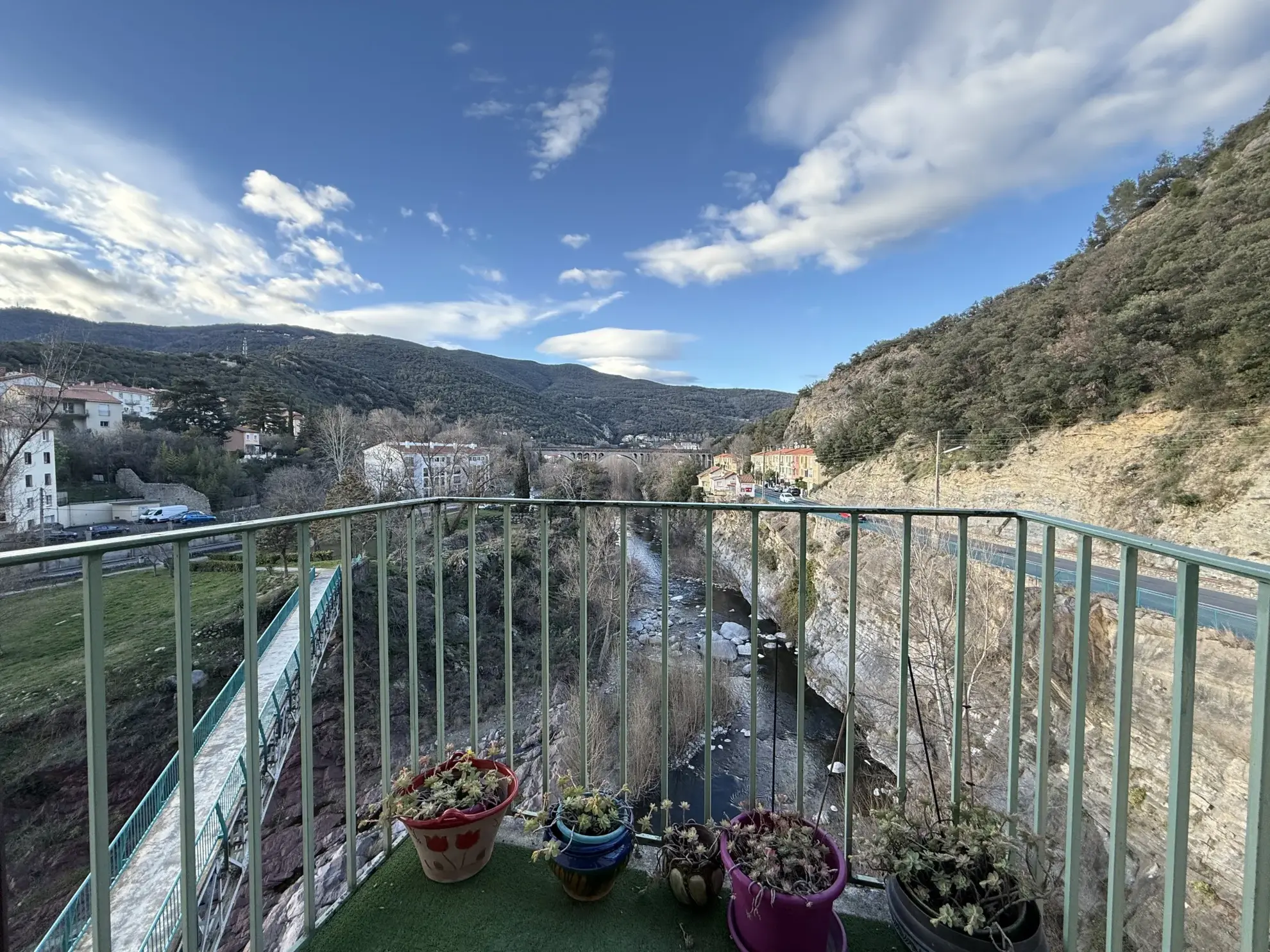 Grand F2 lumineux à Amélie-les-Bains-Palalda avec vue sur le Tech 