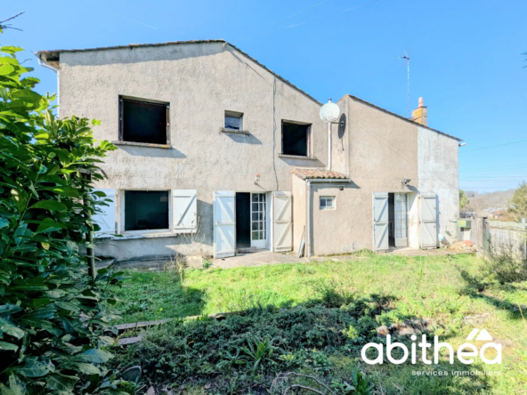 Maison à rénover de 109 m² à acheter pour 140 500 € à Lugon-et-l'Île-du-Carnay