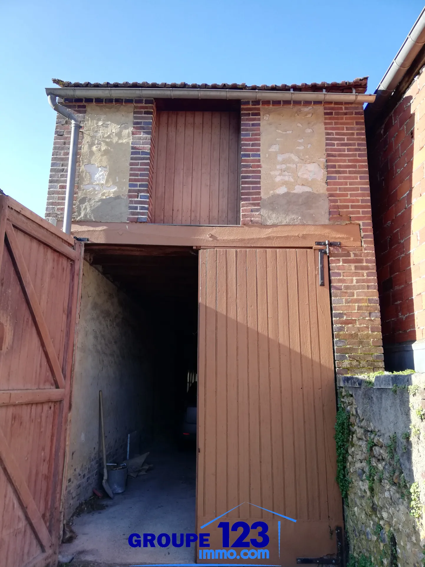 Maison spacieuse de 4 chambres à Aillant-sur-Tholon 