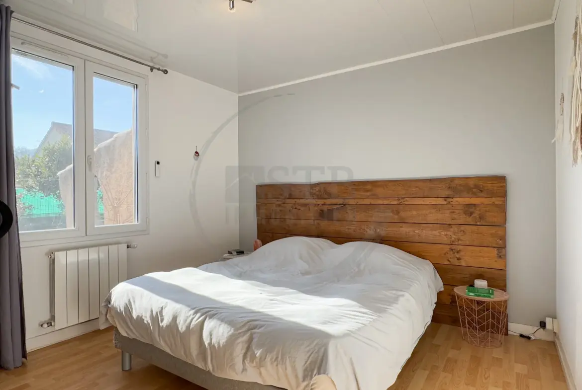 À vendre : Maison plain-pied rénovée de 97m² à Saint-Georges-Les-Bains 