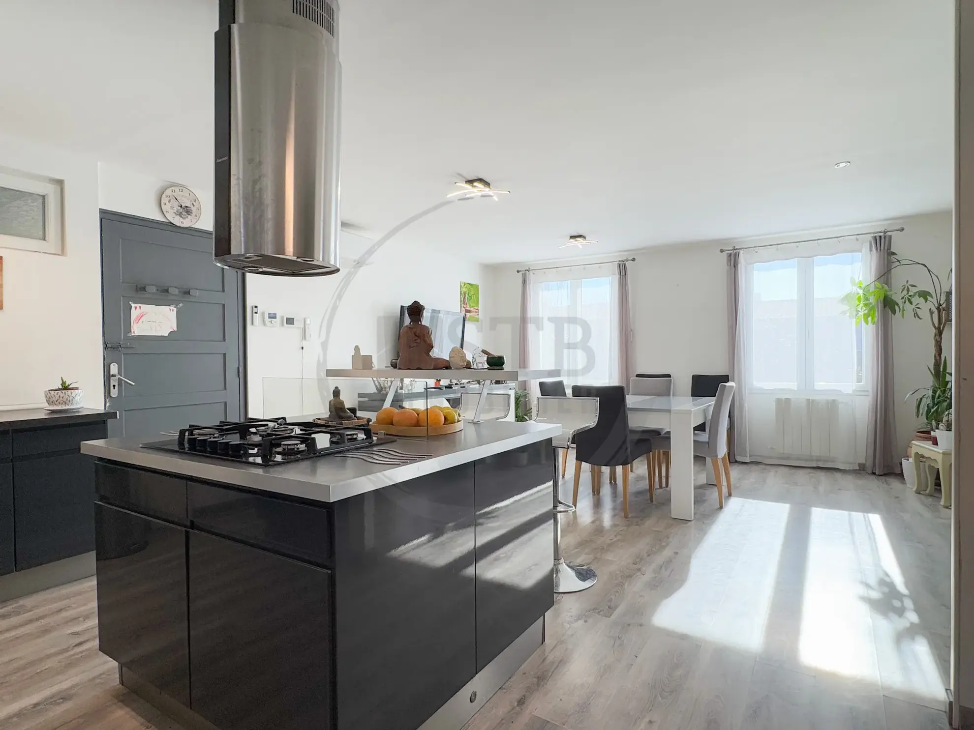 À vendre : Maison plain-pied rénovée de 97m² à Saint-Georges-Les-Bains 