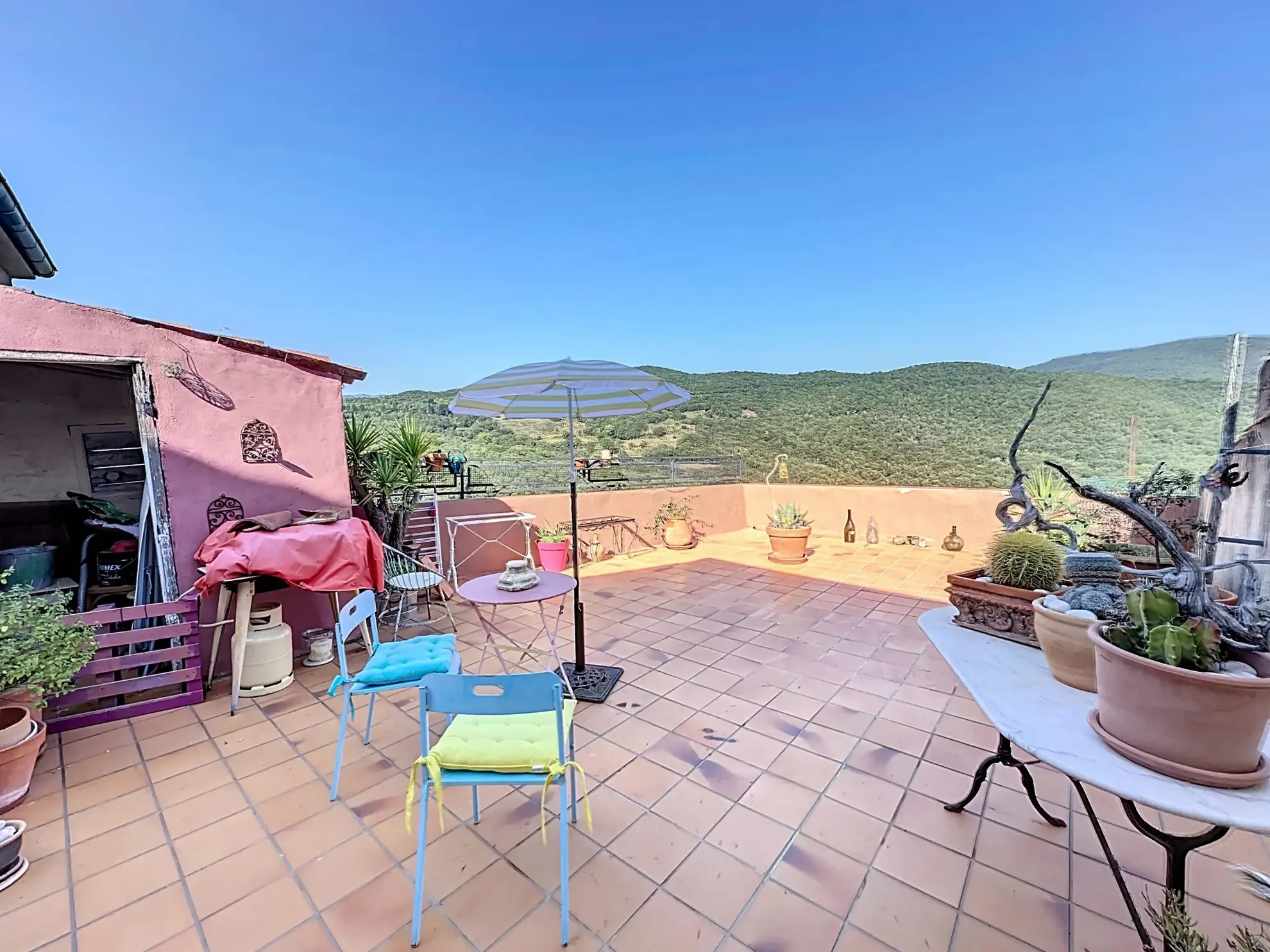 Achetez une Maison de Village avec Terrasse et Garage à Oms 