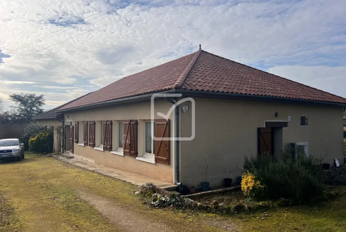 Maison spacieuse à vendre à Saint Martial de Nabirat - 140 m2 