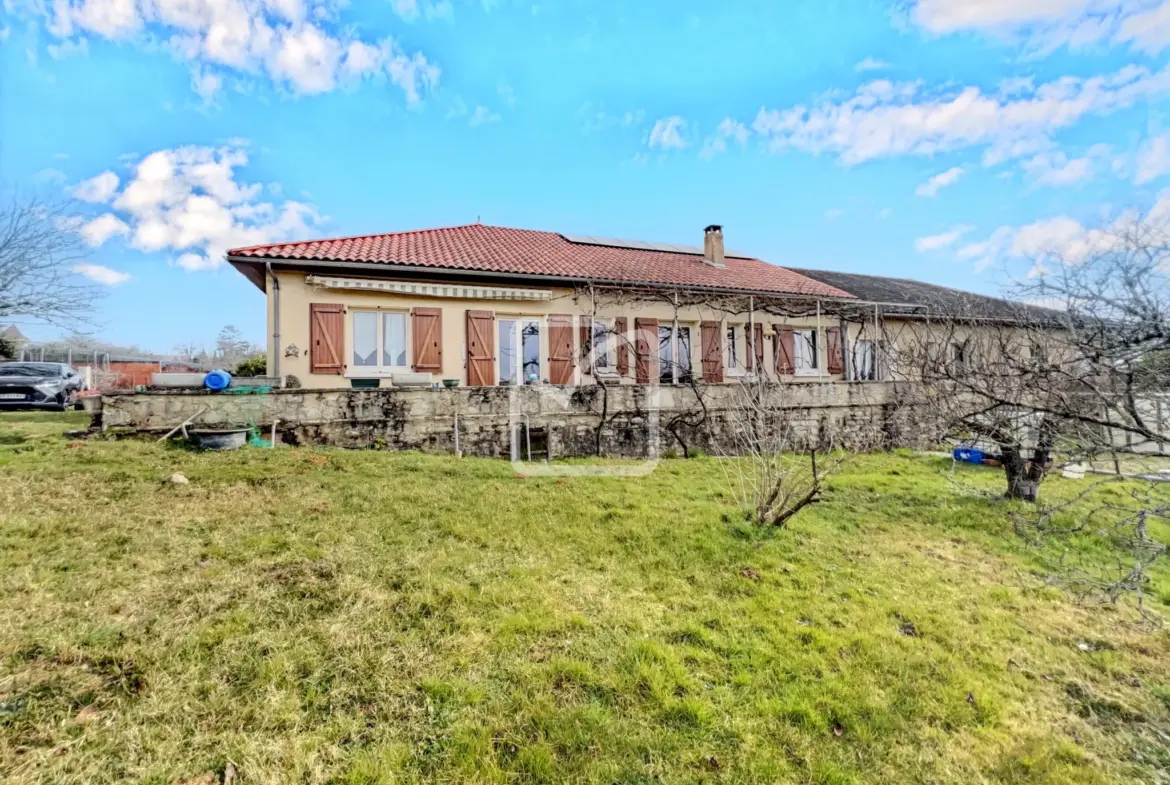 Maison spacieuse à vendre à Saint Martial de Nabirat - 140 m2 