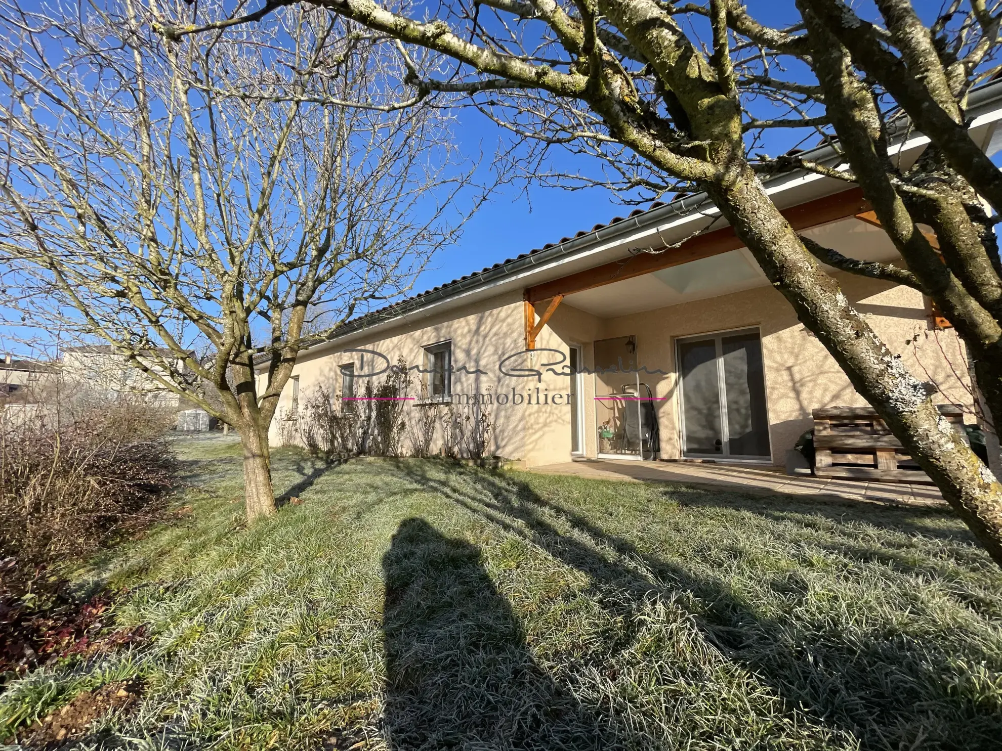 Villa de plain-pied à vendre à Cublize avec terrain de 1525m² 