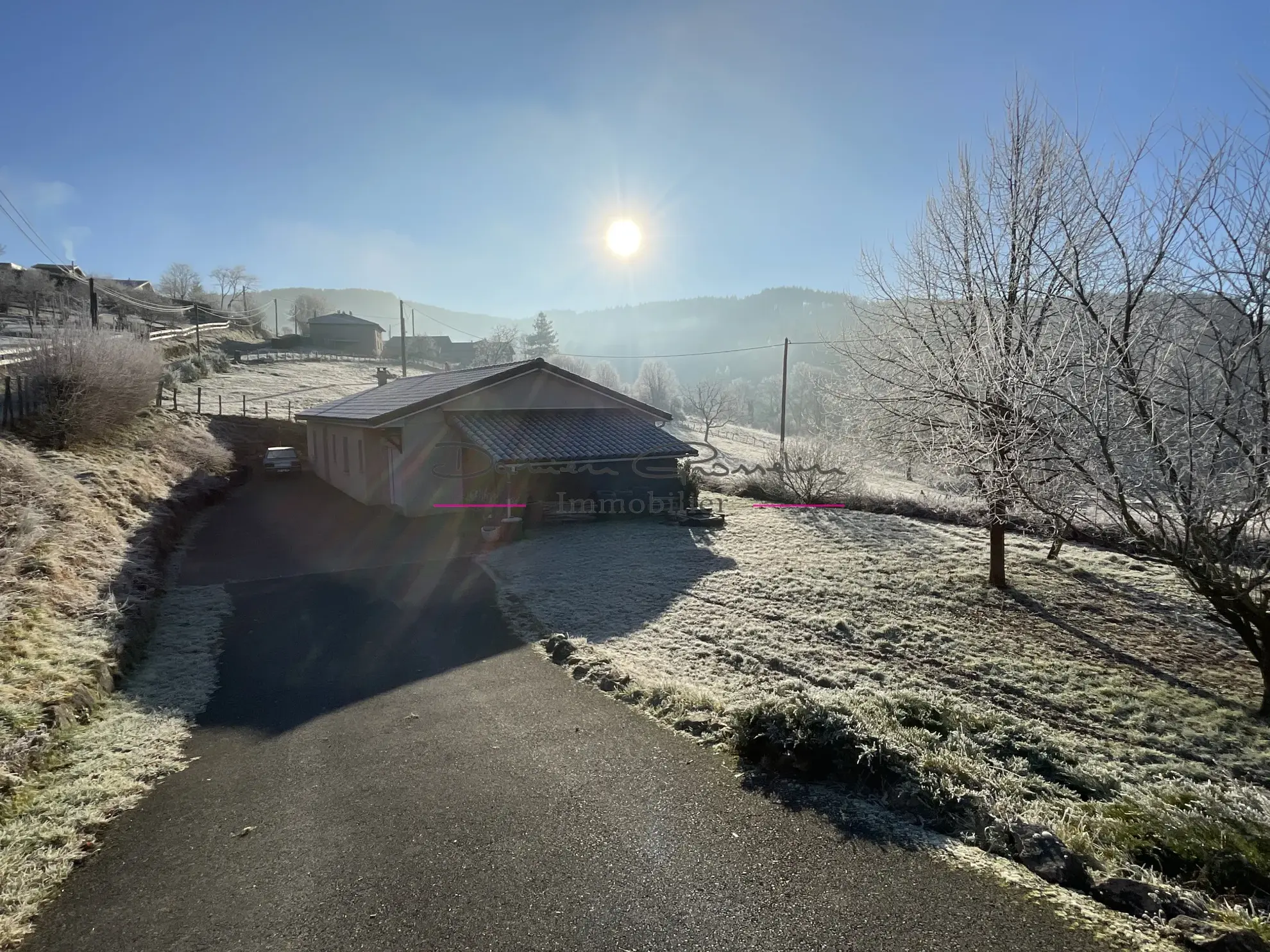 Villa de plain-pied à vendre à Cublize avec terrain de 1525m² 