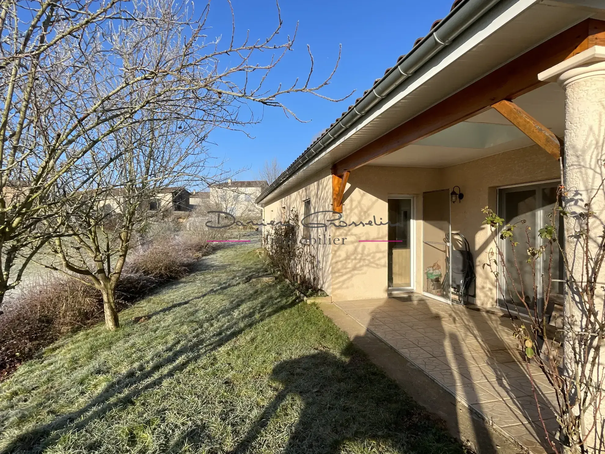 Villa de plain-pied à vendre à Cublize avec terrain de 1525m² 