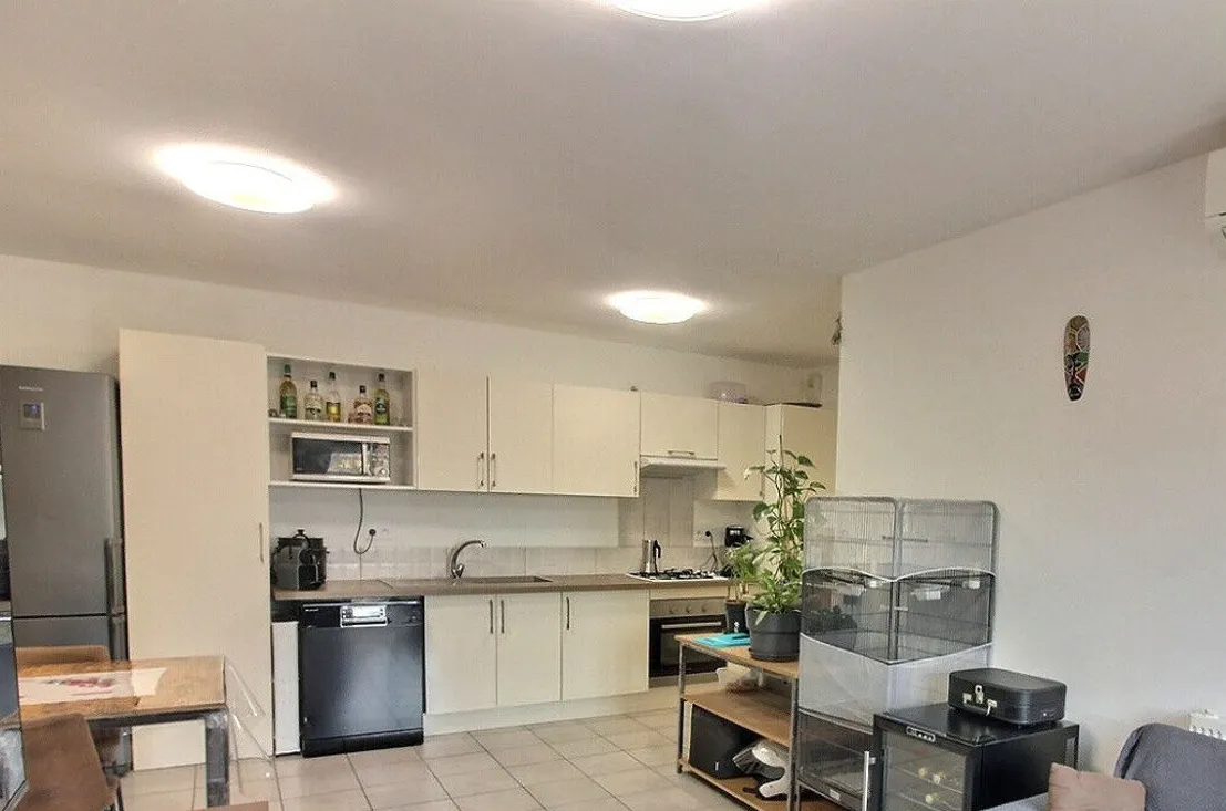 Bel appartement à Gardanne avec terrasse et stationnement 