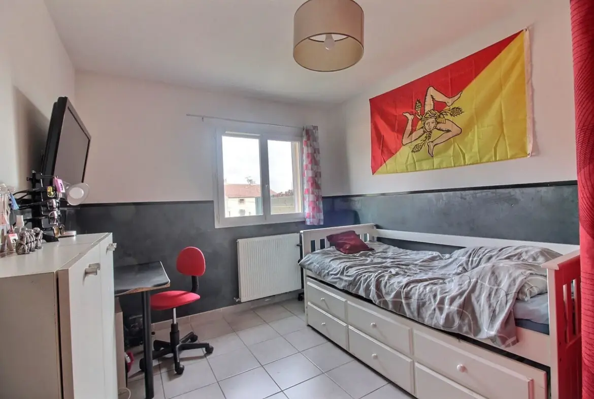 Bel appartement à Gardanne avec terrasse et stationnement 