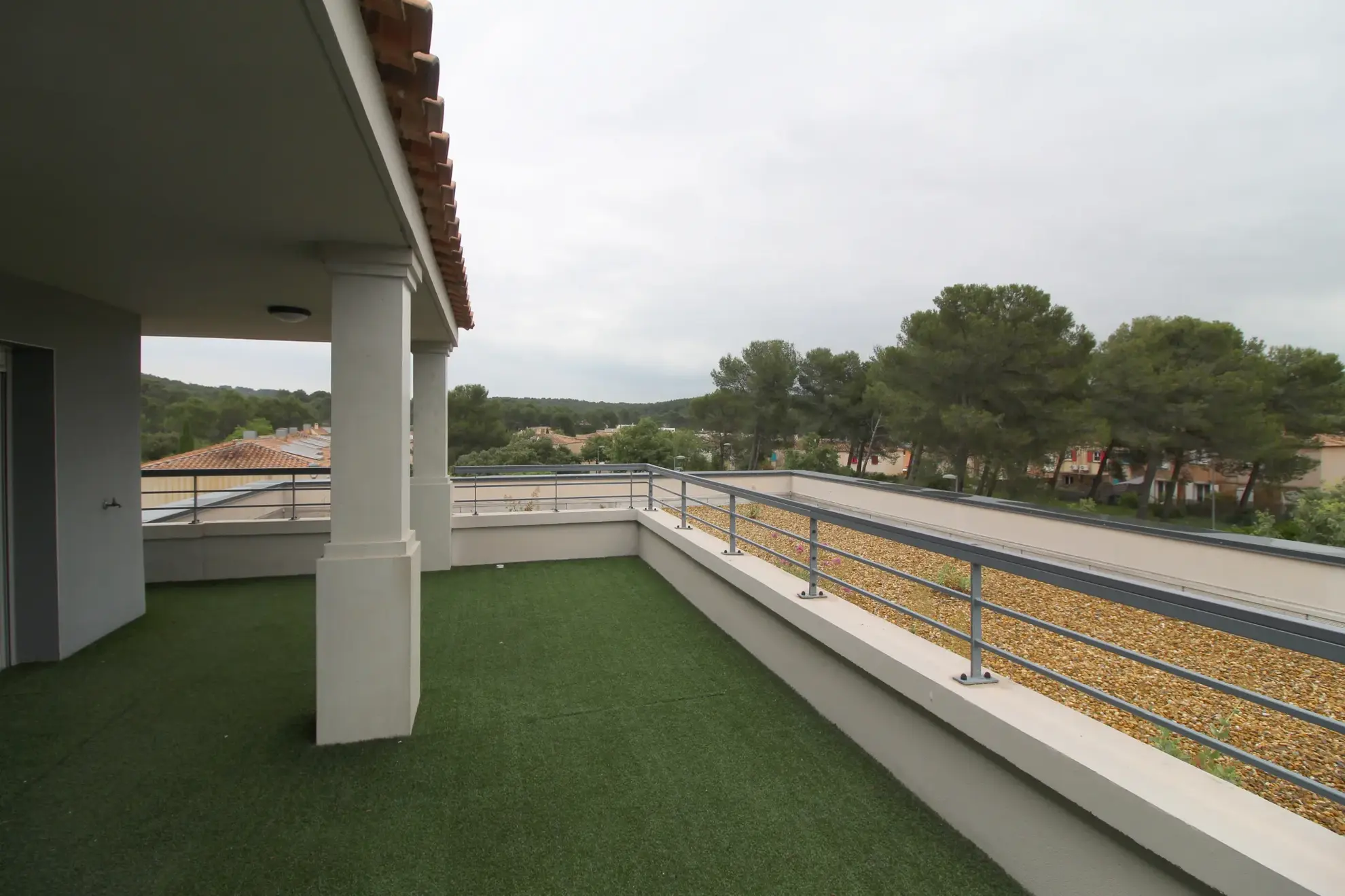 Spacieux appartement T4 à Nîmes Est, 91 m² avec terrasse 