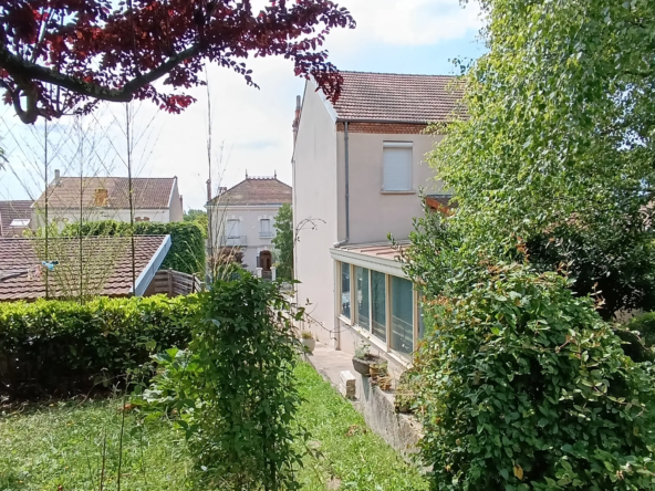 Maison Vichy avec garage et jardin à vendre