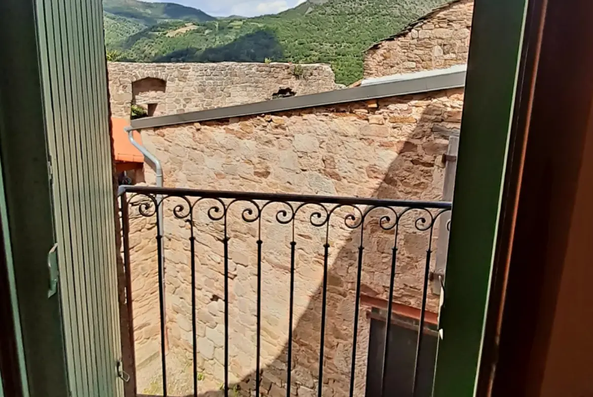 Belle maison de village en pierre à Montjaux avec jardin et studio indépendant 