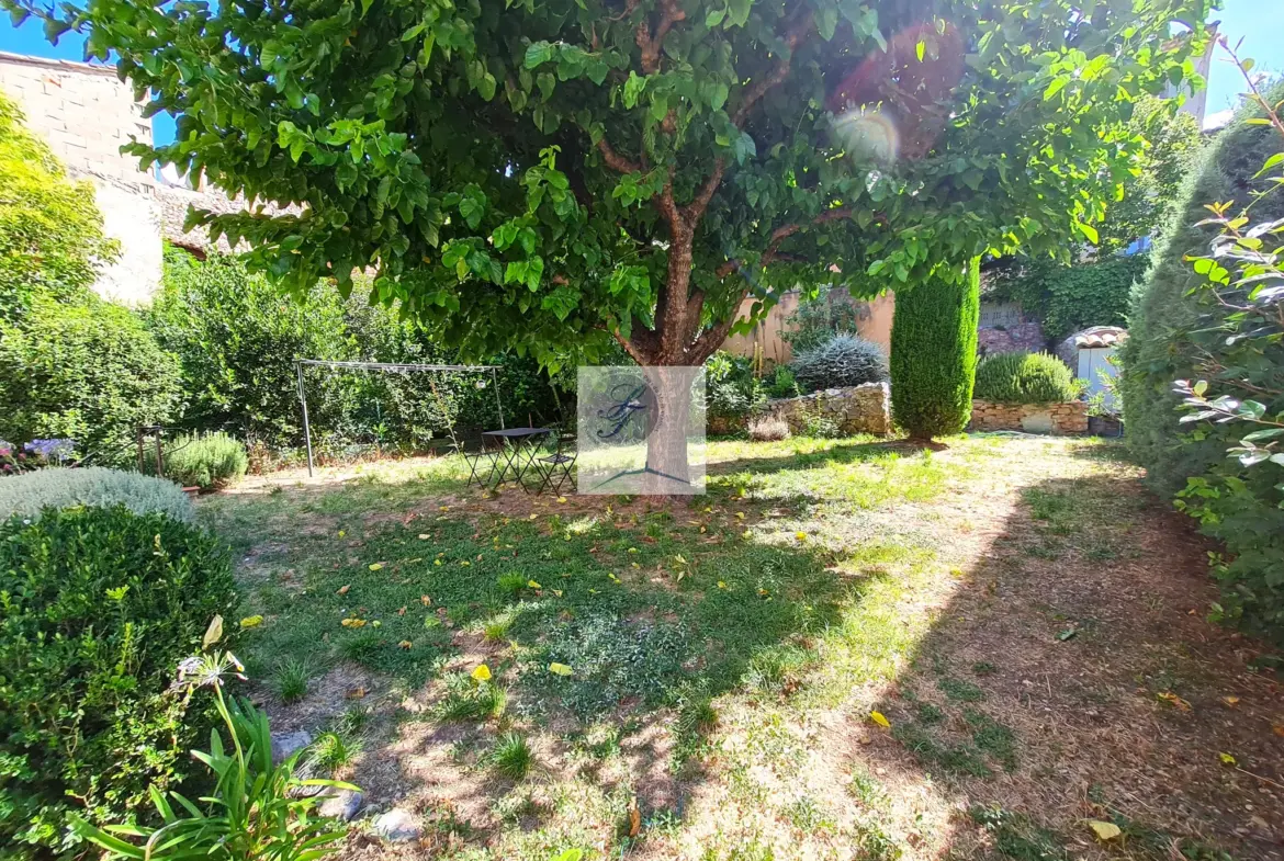 Maison de Village à Rénover près de Bédoin avec Jardin et Garage 