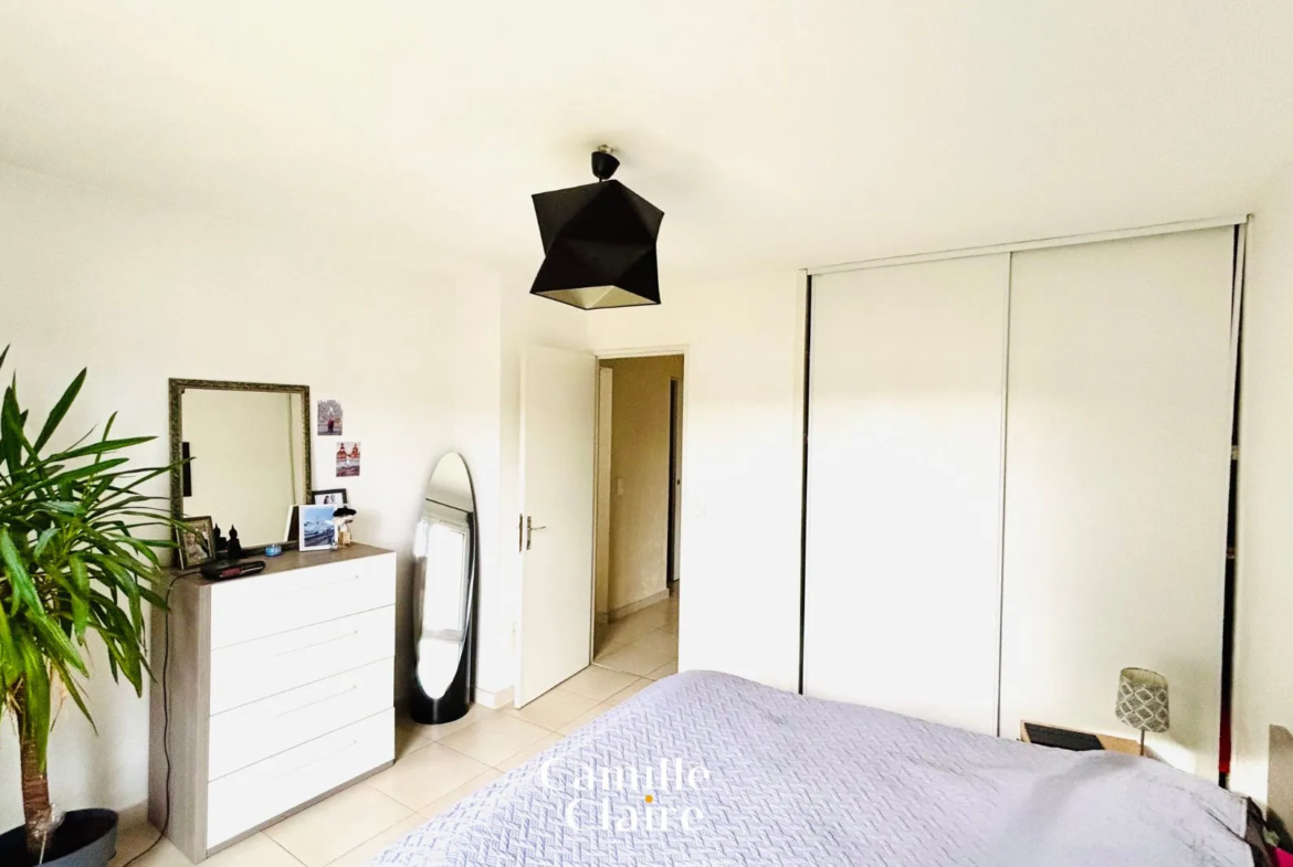 À vendre : Appartement T3 avec balcon et cave à Aix-en-Provence 