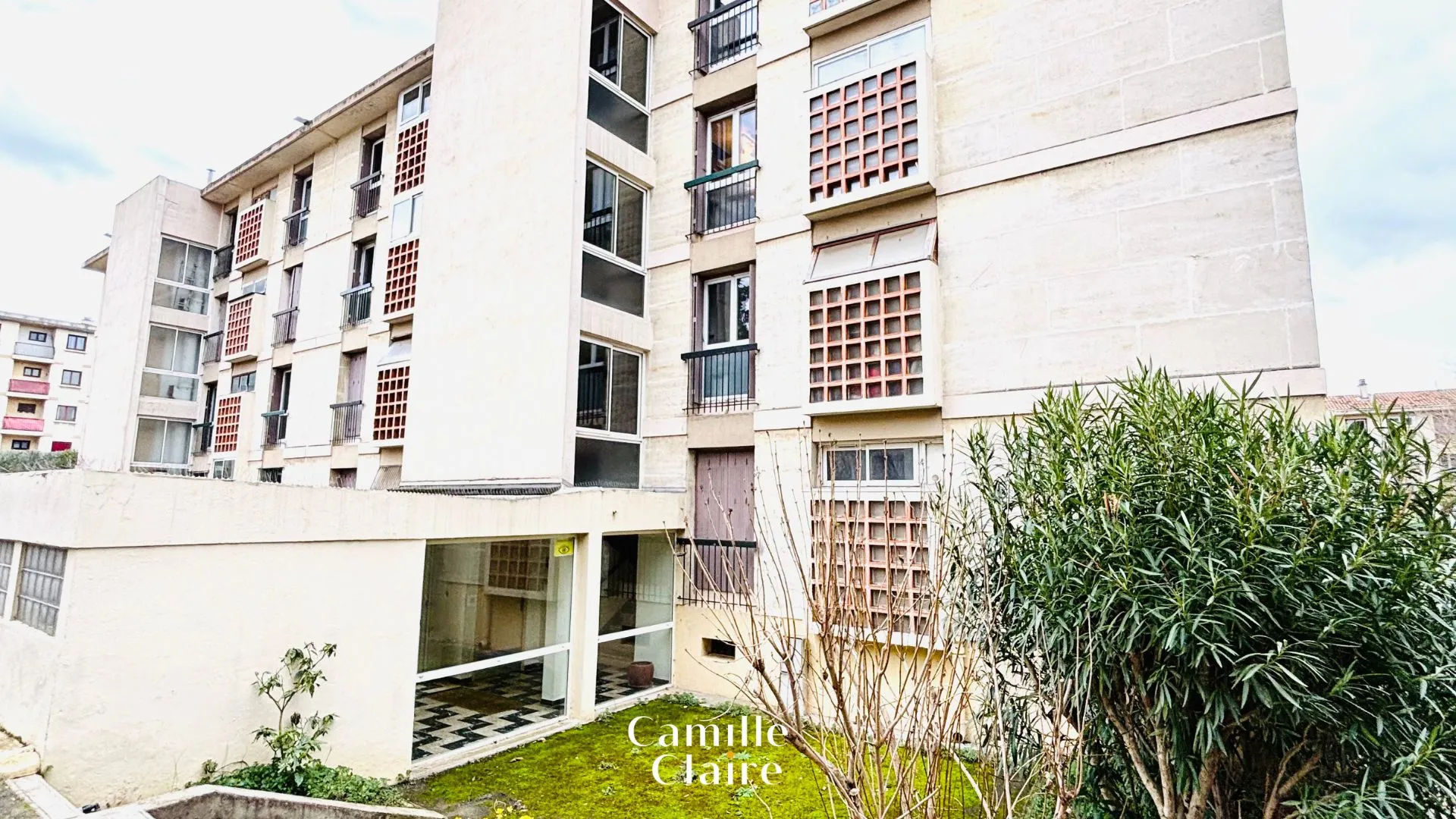 À vendre : Appartement T3 avec balcon et cave à Aix-en-Provence 