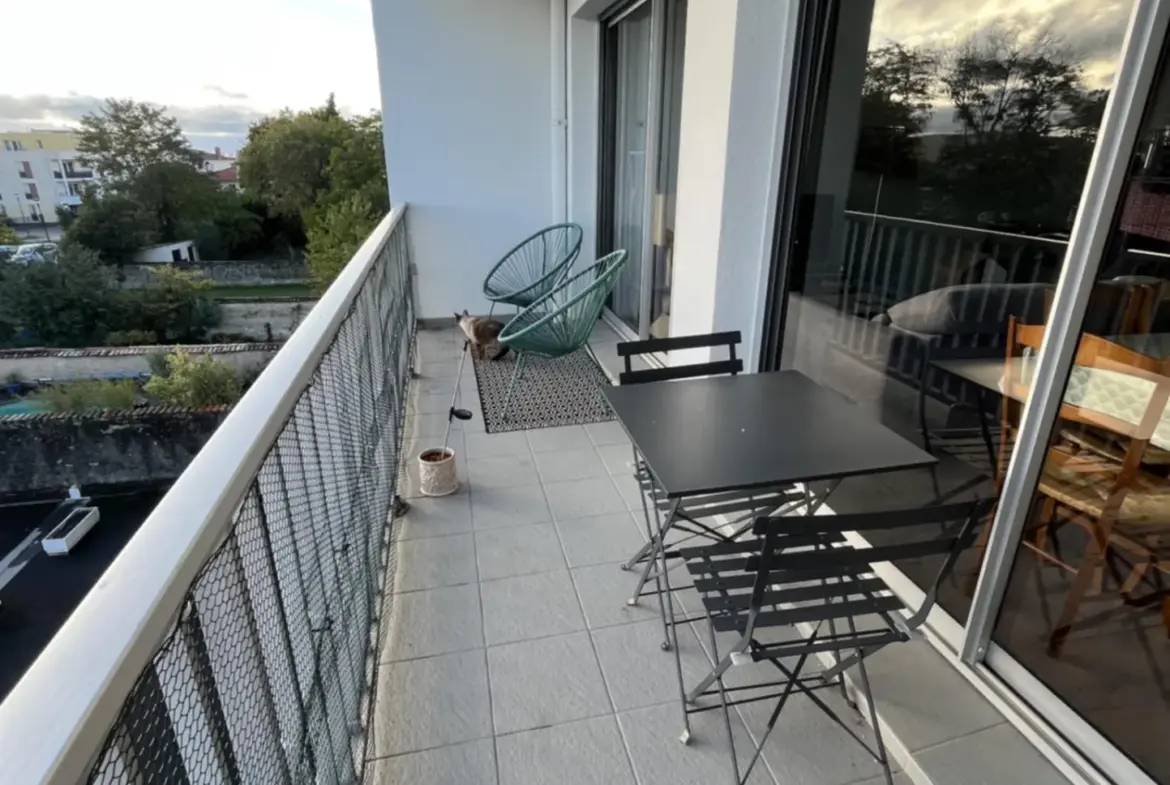 Appartement T2 à Niort, secteur gare, vue dégagée 