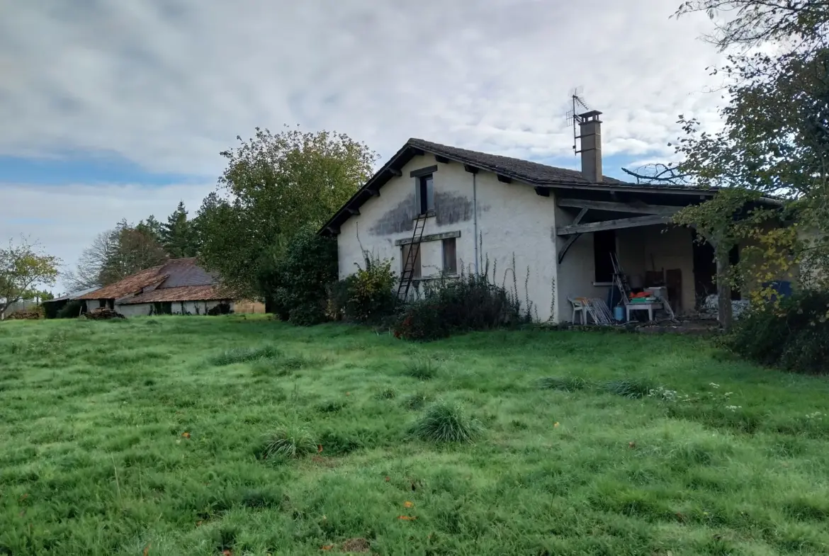 Ensemble immobilier au calme de la campagne sur 13 hectares 