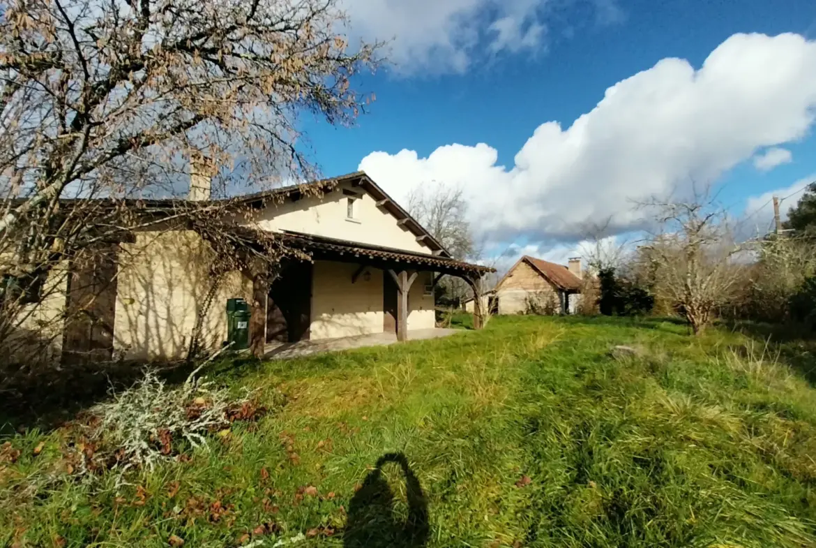 Ensemble immobilier au calme de la campagne sur 13 hectares 