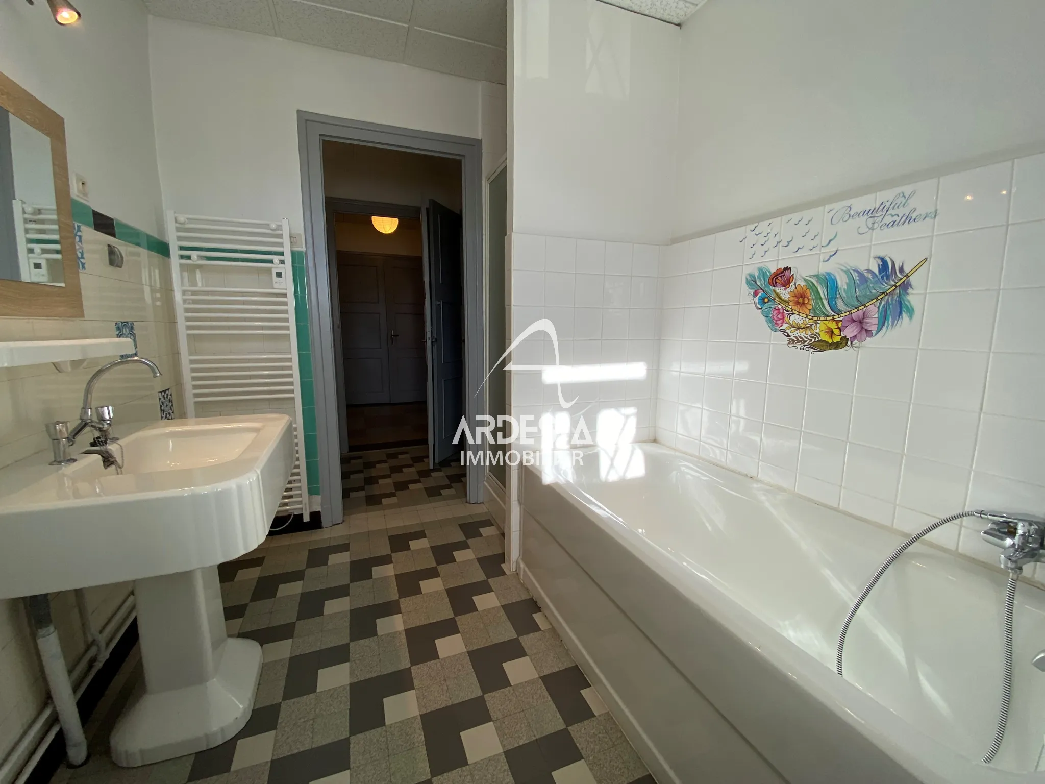 Spacieux appartement type 5 à vendre à St Avre 