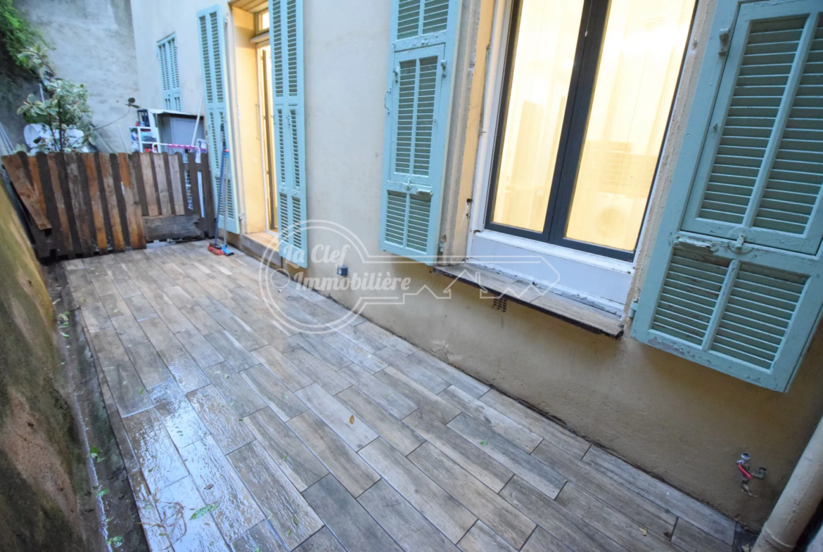 Appartement 2 pièces à Nice Bas St Roch avec grande terrasse 