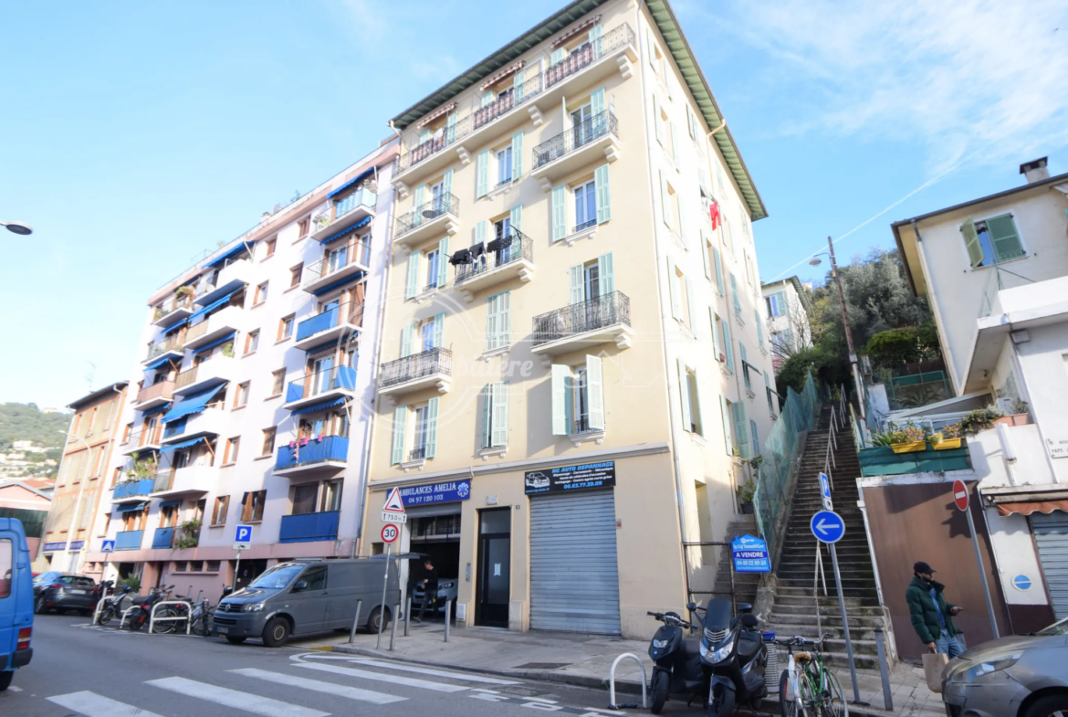 Appartement 2 pièces à Nice Bas St Roch avec grande terrasse 