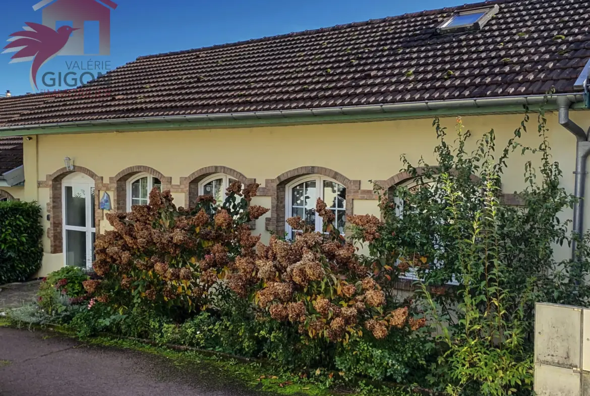 Appartement spacieux à Montbéliard avec véranda et garage 