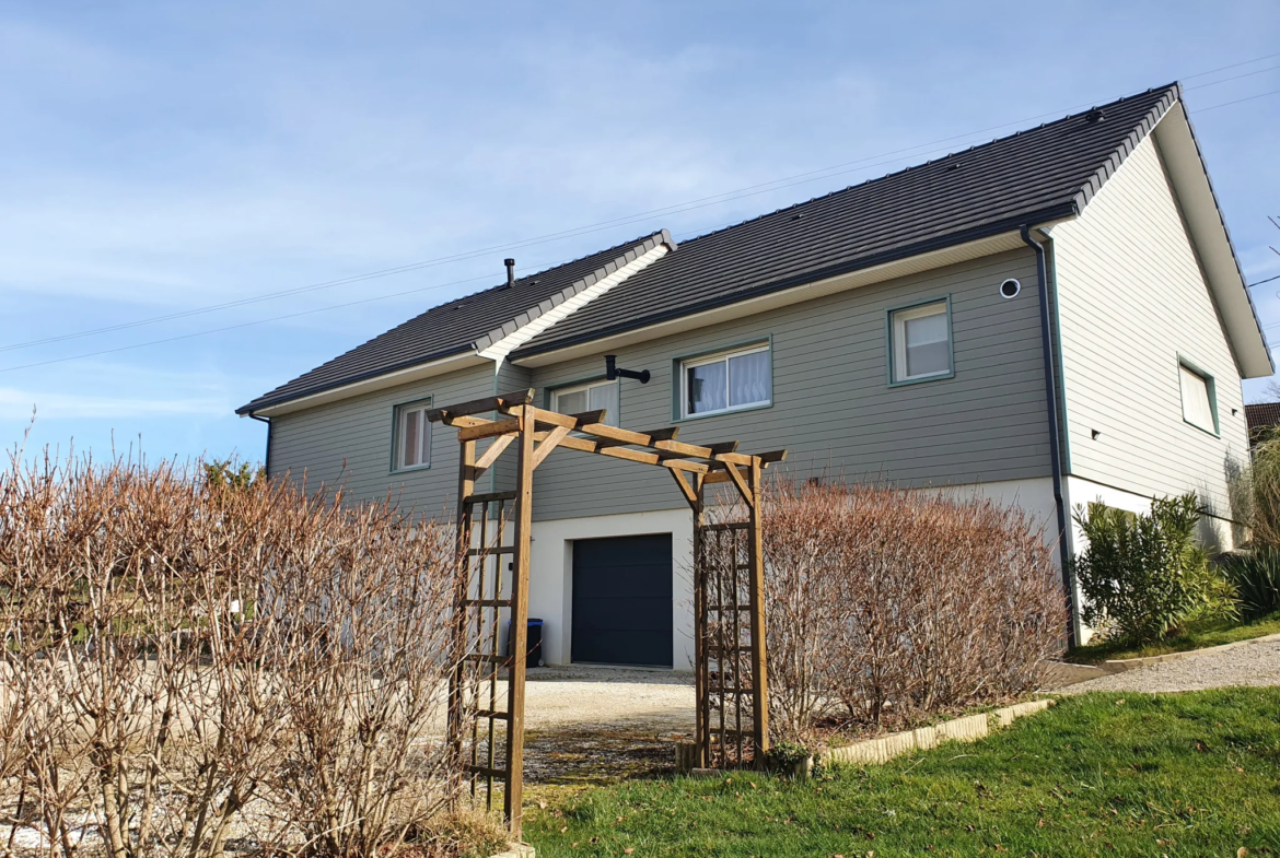 Maison ossature bois construite en 2018 avec vue sur la vallée à Laguenne 