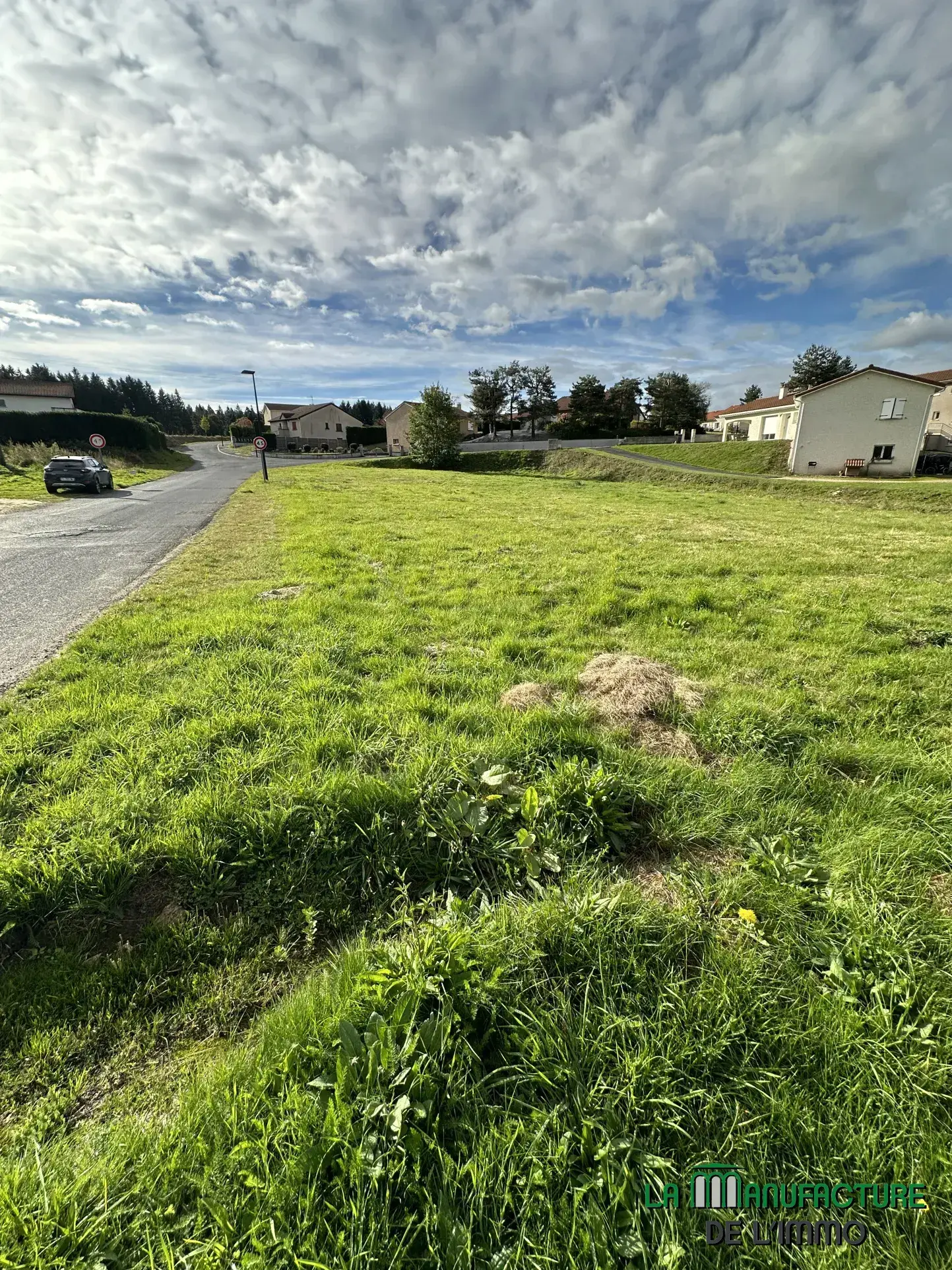 Terrain constructible de 1574 m² à Montfaucon-en-Velay 