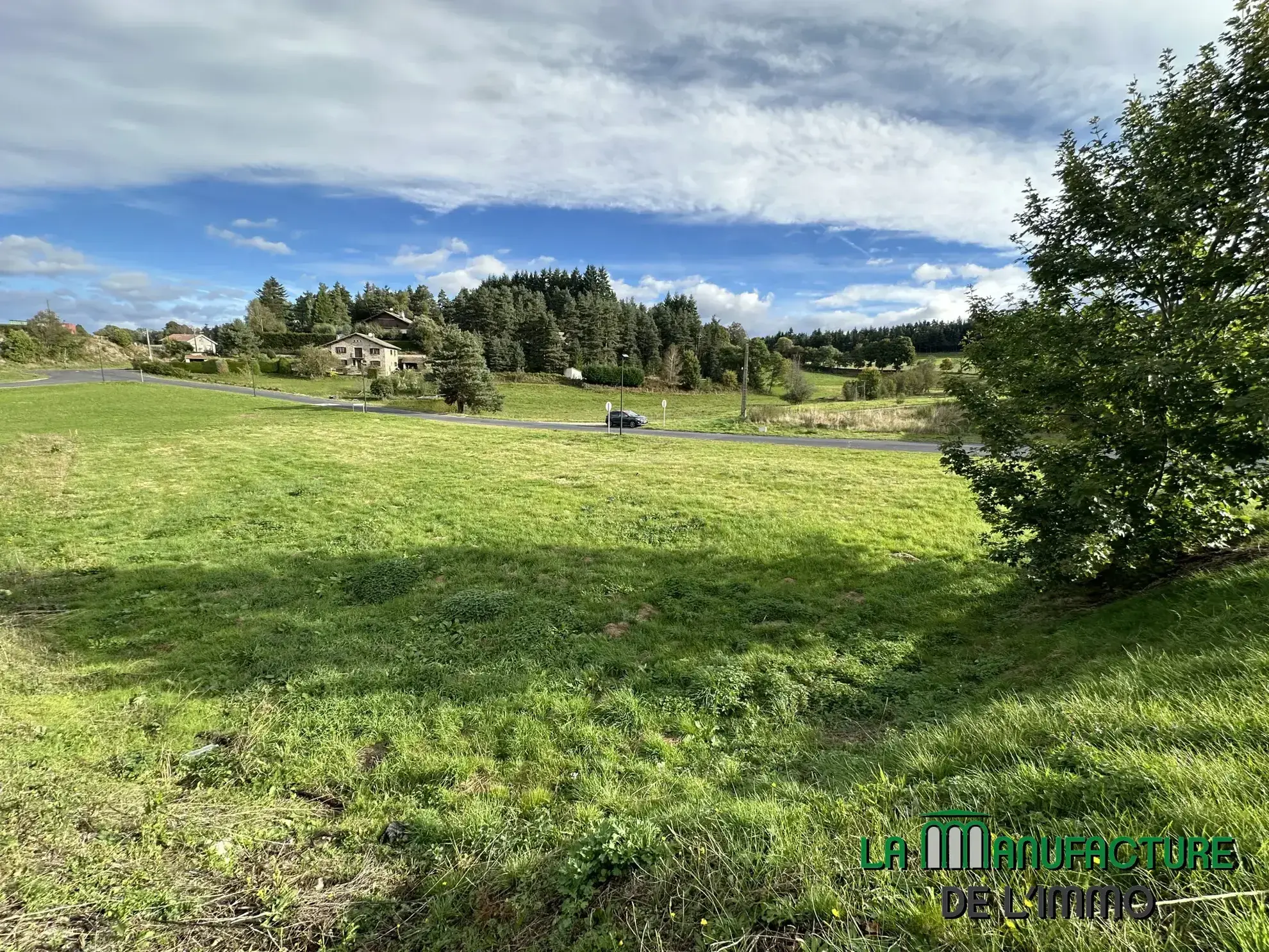 Terrain constructible de 1574 m² à Montfaucon-en-Velay 