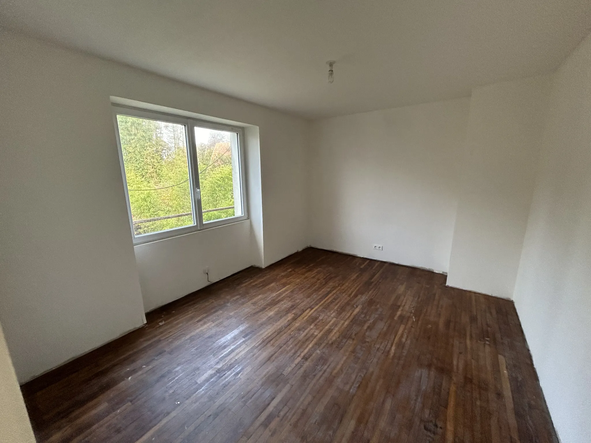 Maison de Bourg à Bieuzy - 89 m², 4 chambres, située dans un environnement calme 