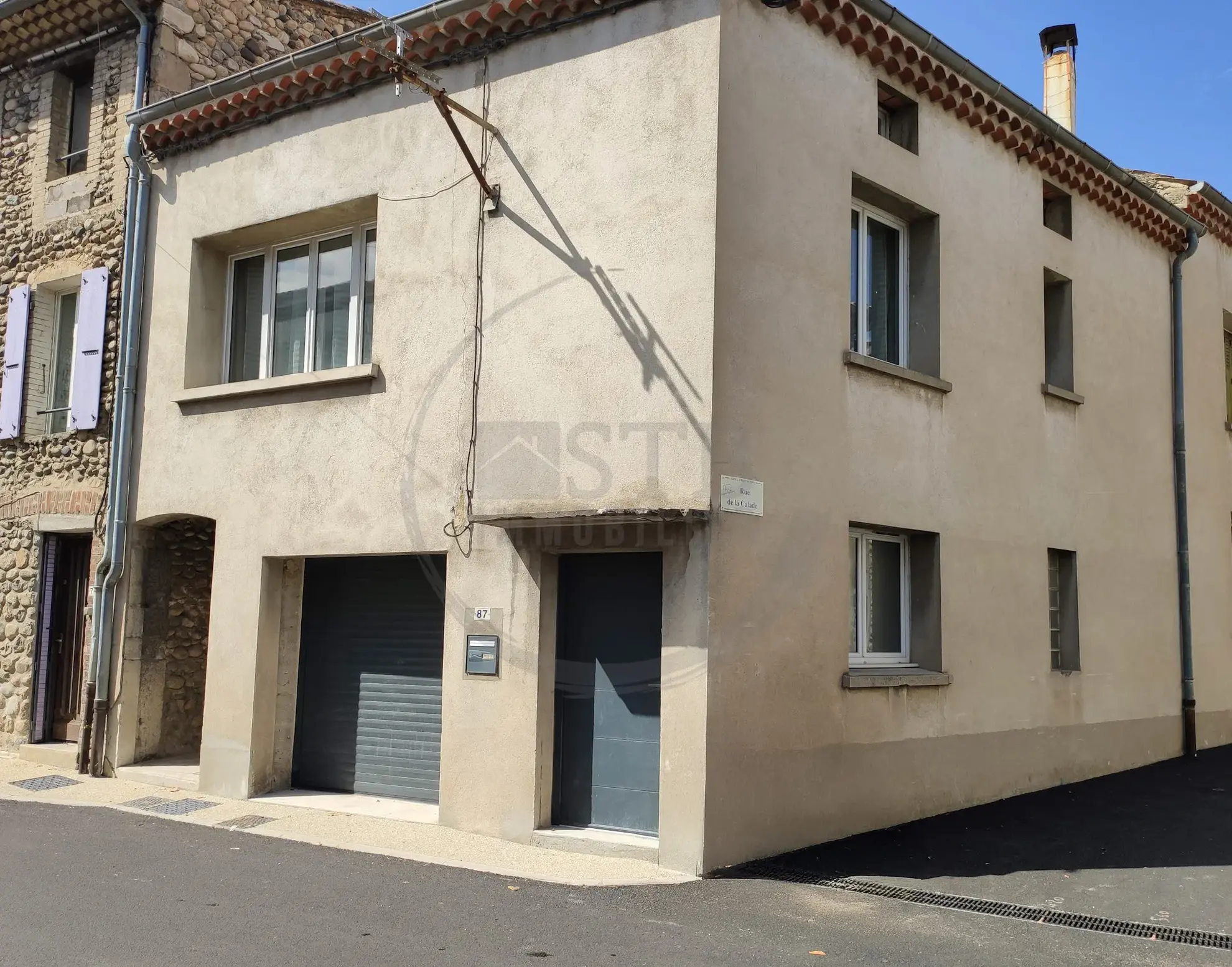 Maison de village rénovée avec garage à Saint-Laurent-du-Pape - 85m² 