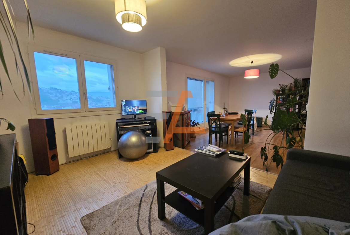 À vendre : Appartement F4 de 84 m2 à Saint Etienne 